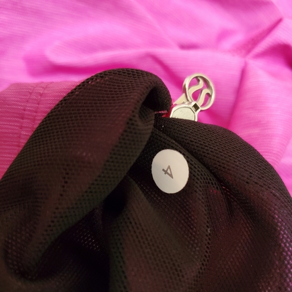 Lululemon Run Tracker Short II Size 4 - Picture 8 of 9